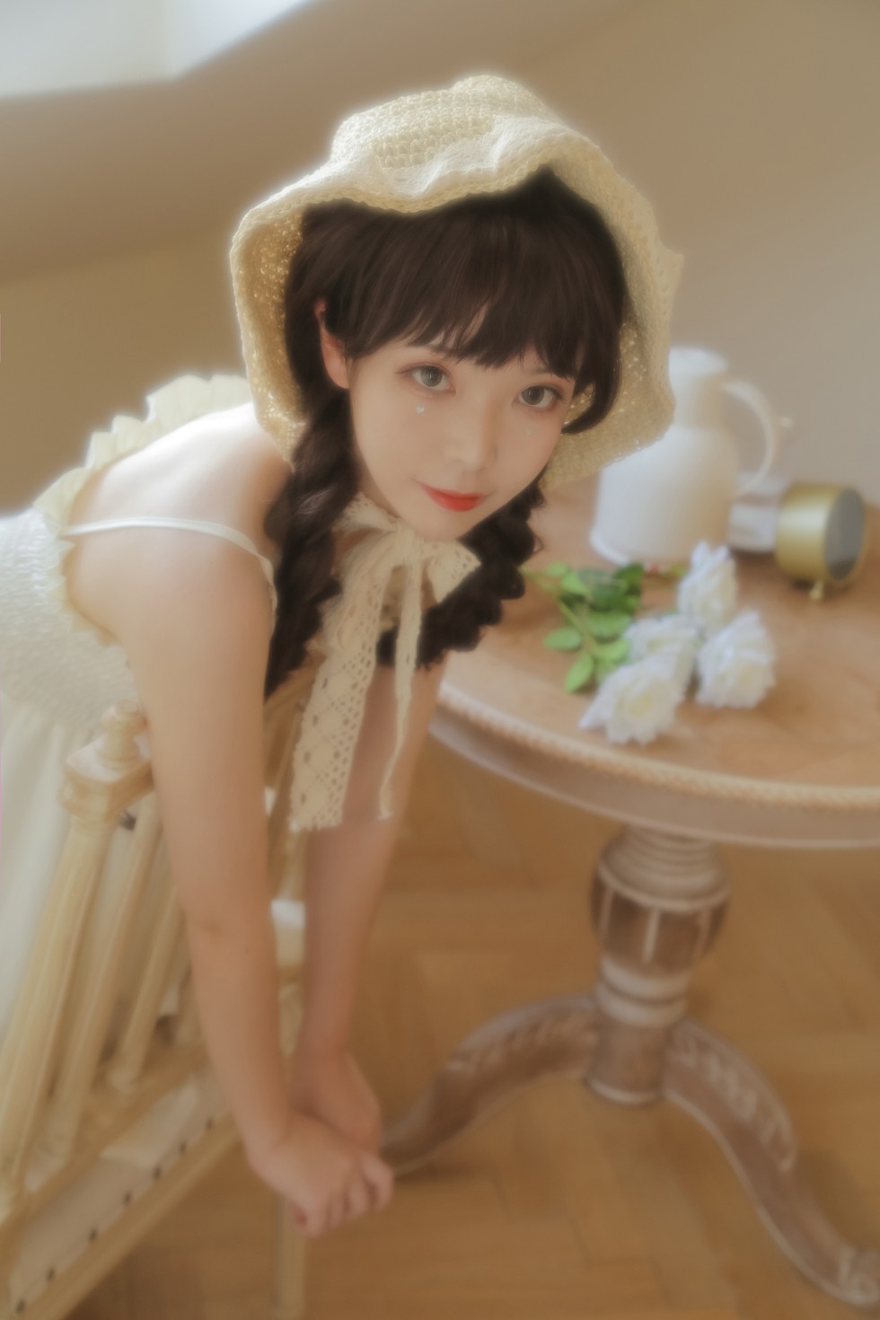 [喵糖映画]Vol.315_草帽美少女居家私房性感白色吊带连身裙秀白嫩肌肤迷人写真40P