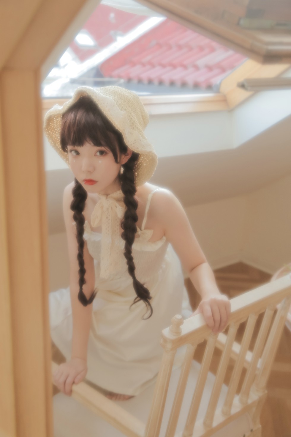 [喵糖映画]Vol.315_草帽美少女居家私房性感白色吊带连身裙秀白嫩肌肤迷人写真40P