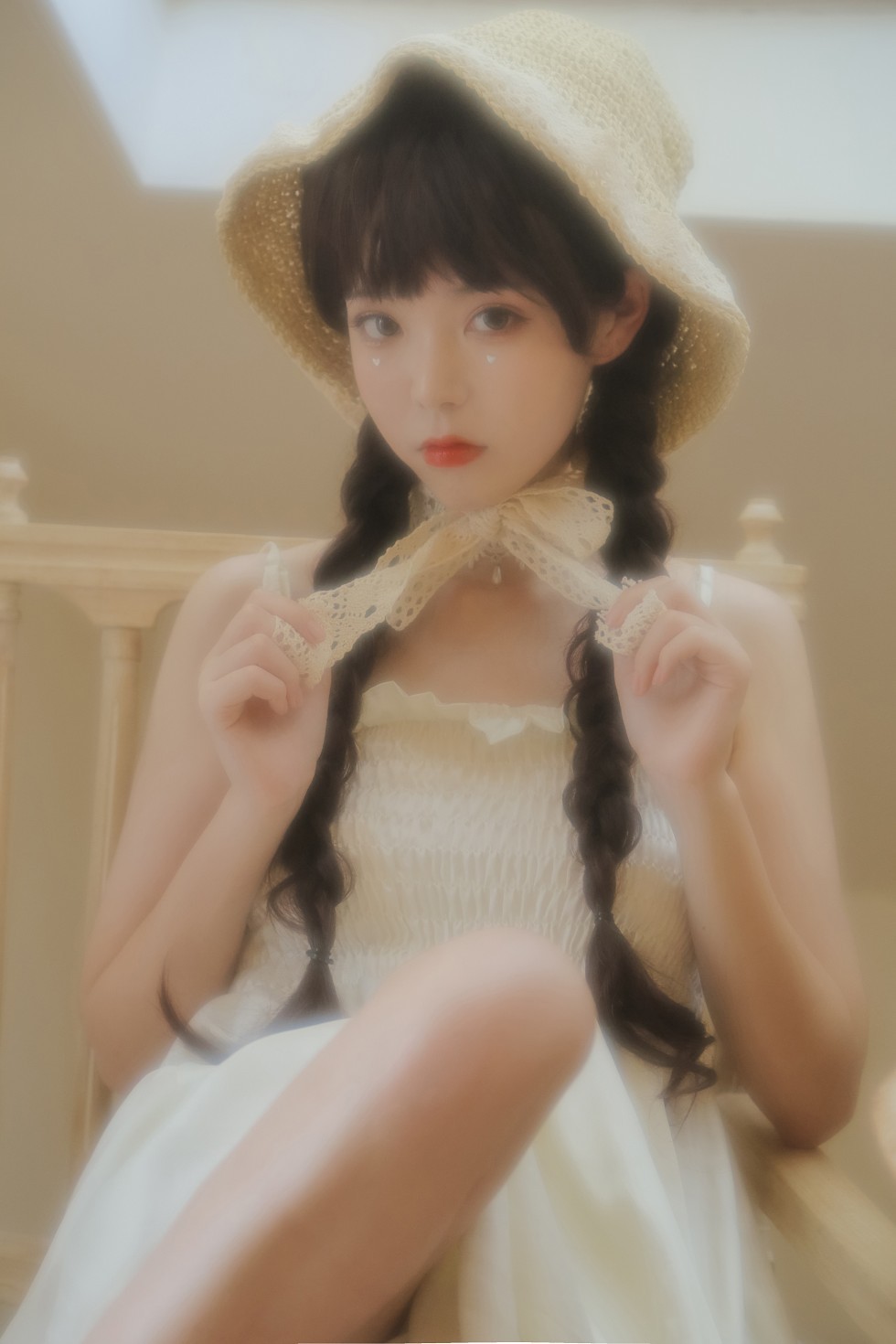 [喵糖映画]Vol.315_草帽美少女居家私房性感白色吊带连身裙秀白嫩肌肤迷人写真40P
