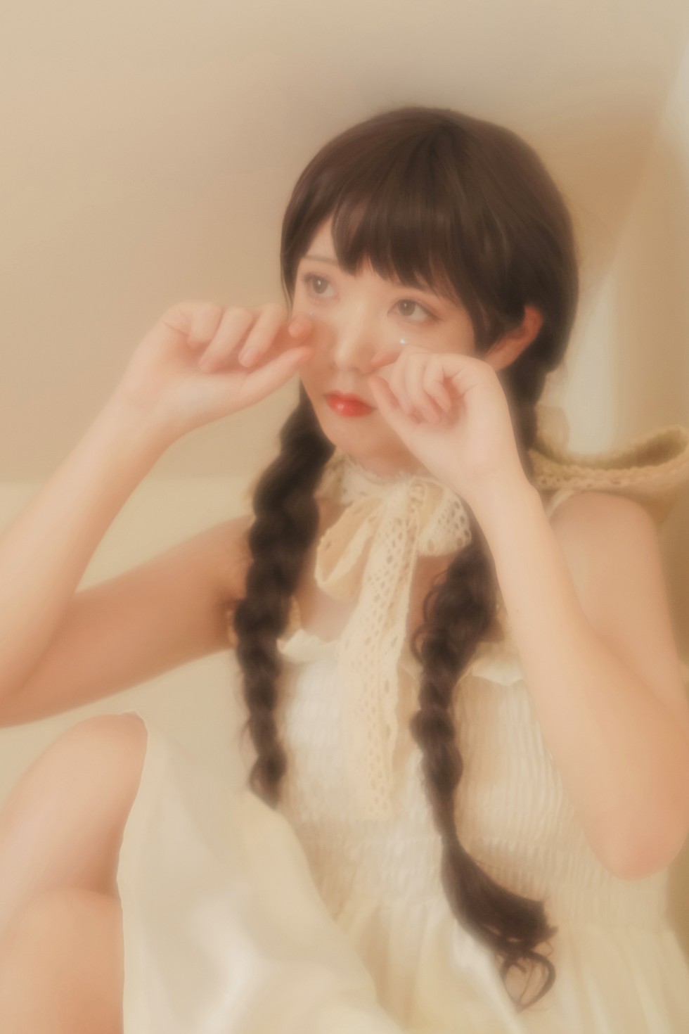 [喵糖映画]Vol.315_草帽美少女居家私房性感白色吊带连身裙秀白嫩肌肤迷人写真40P