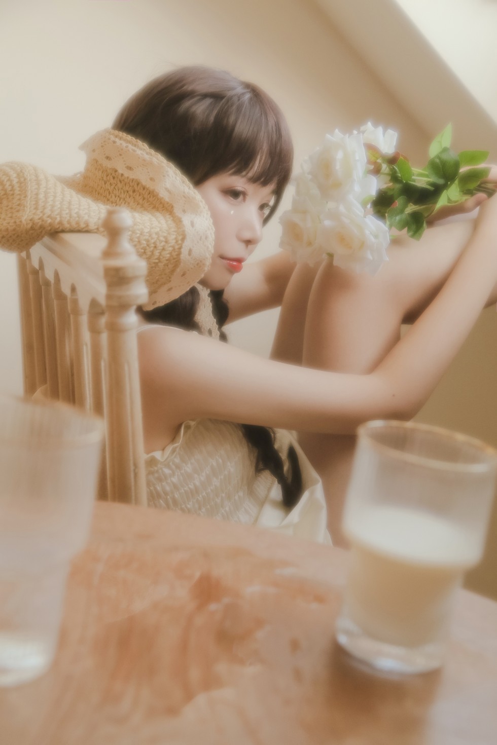 [喵糖映画]Vol.315_草帽美少女居家私房性感白色吊带连身裙秀白嫩肌肤迷人写真40P
