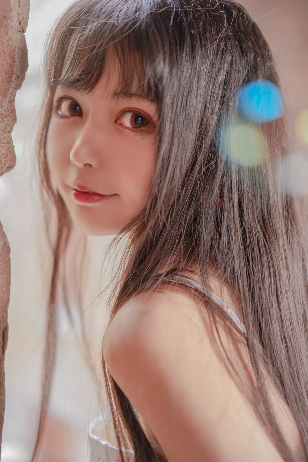 [喵糖映画]Vol.318_花色吊带连身裙美少女户外低胸秀白嫩肌肤完美身材性感写真26P