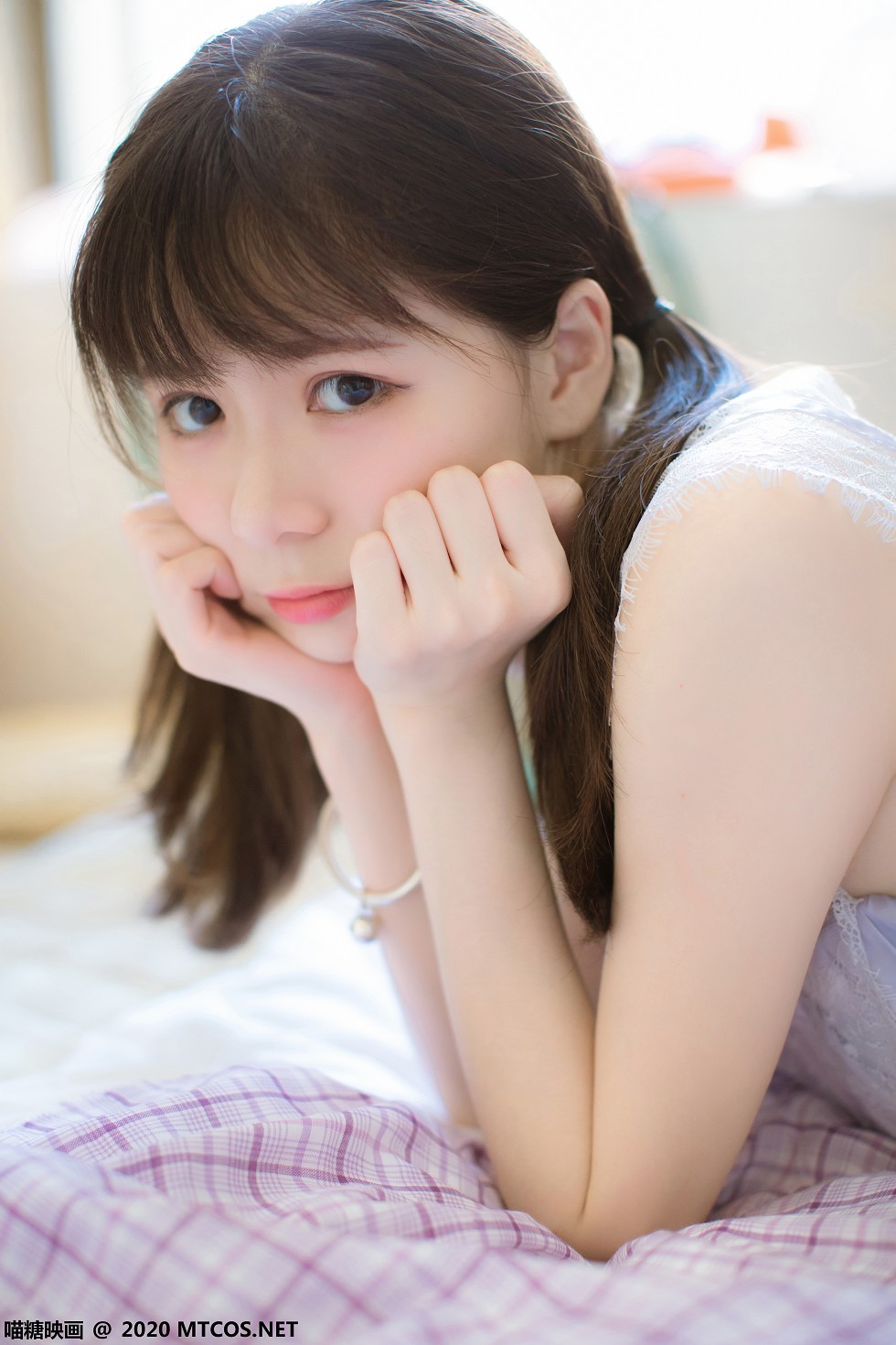 [喵糖映画]Vol.321_双马尾辫美少女私房蓝色蕾丝睡衣秀白嫩美腿性感迷人写真20P