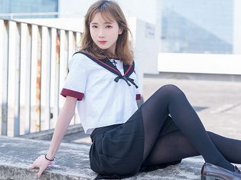 Vol.322_性感美少女户外天台学姐工作服黑短裙配黑色丝袜裤袜秀美腿写真46P