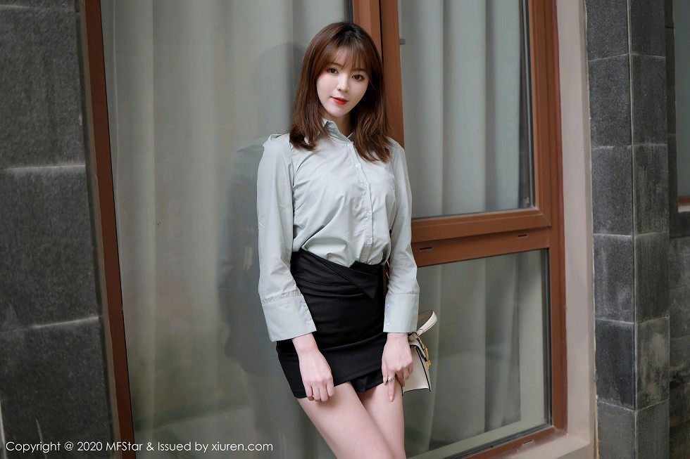 [MFStar模范学院]Vol.429_嫩模yoo优优三亚旅拍都市职场OL主题黑短裙秀美腿性感写真57P