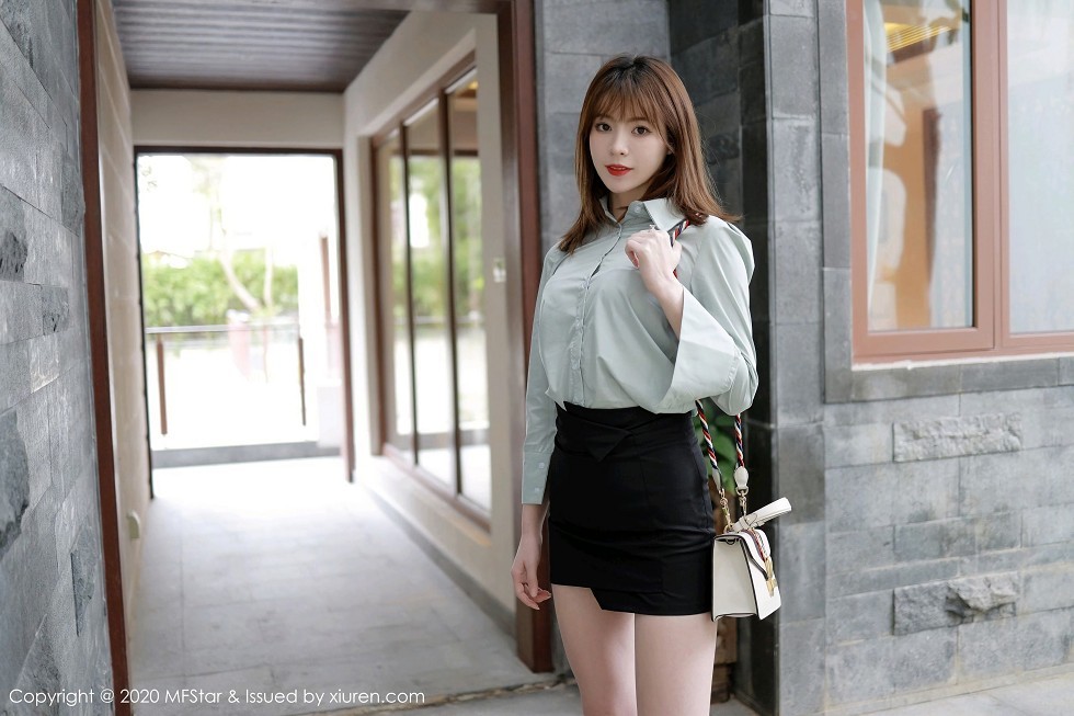 [MFStar模范学院]Vol.429_嫩模yoo优优三亚旅拍都市职场OL主题黑短裙秀美腿性感写真57P