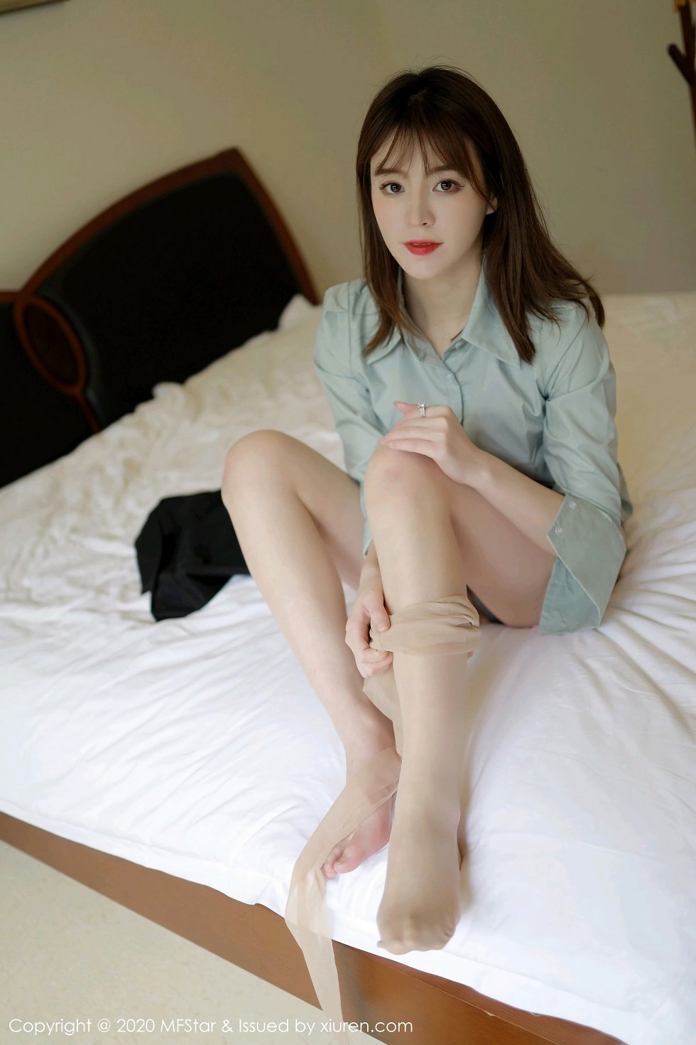 [MFStar模范学院]Vol.429_嫩模yoo优优三亚旅拍都市职场OL主题黑短裙秀美腿性感写真57P