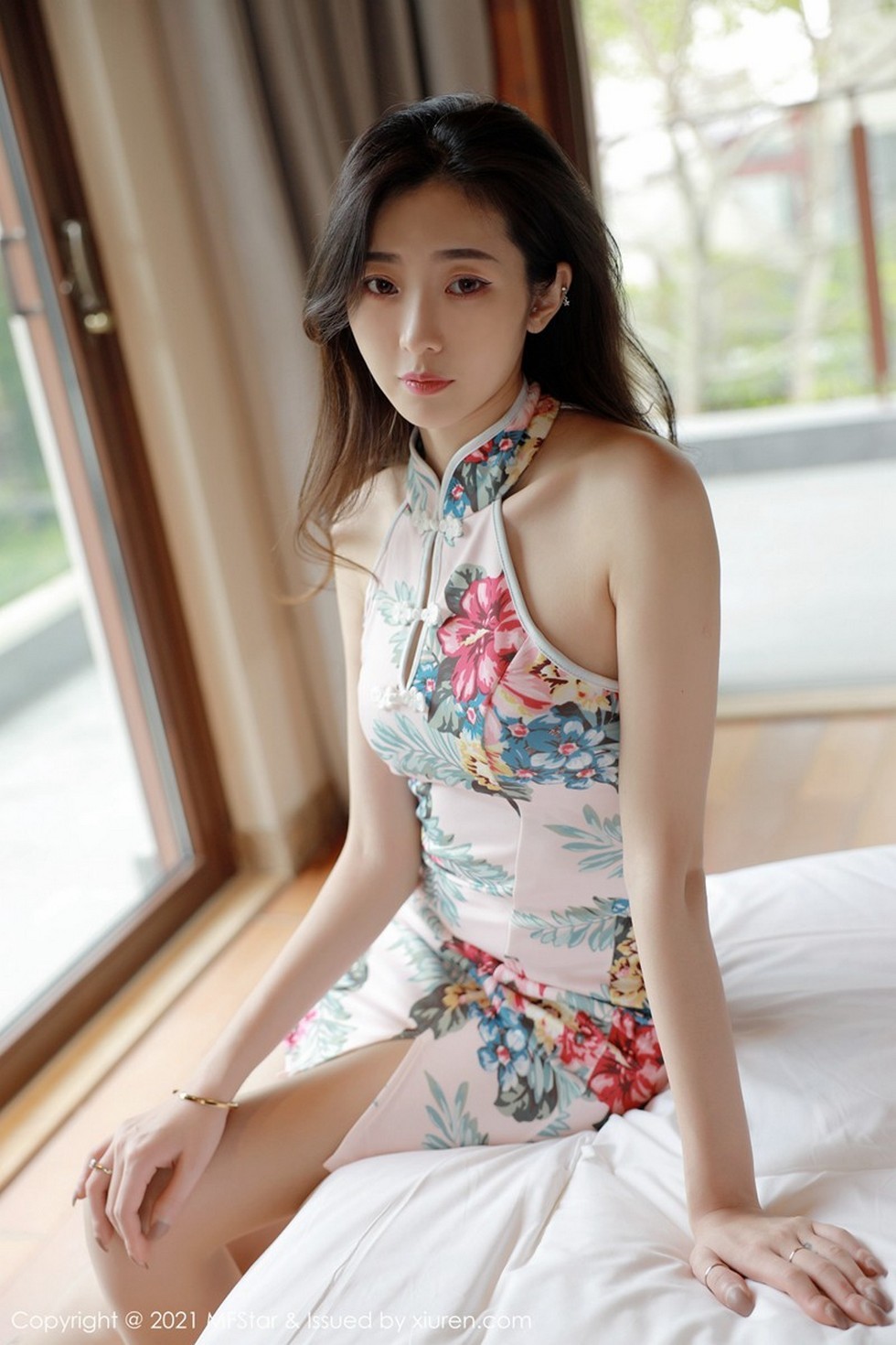 [MFStar模范学院]Vol.431_嫩模安琪Yee三亚旅拍华丽典雅旗袍配肉丝裤袜完美诱惑写真45P