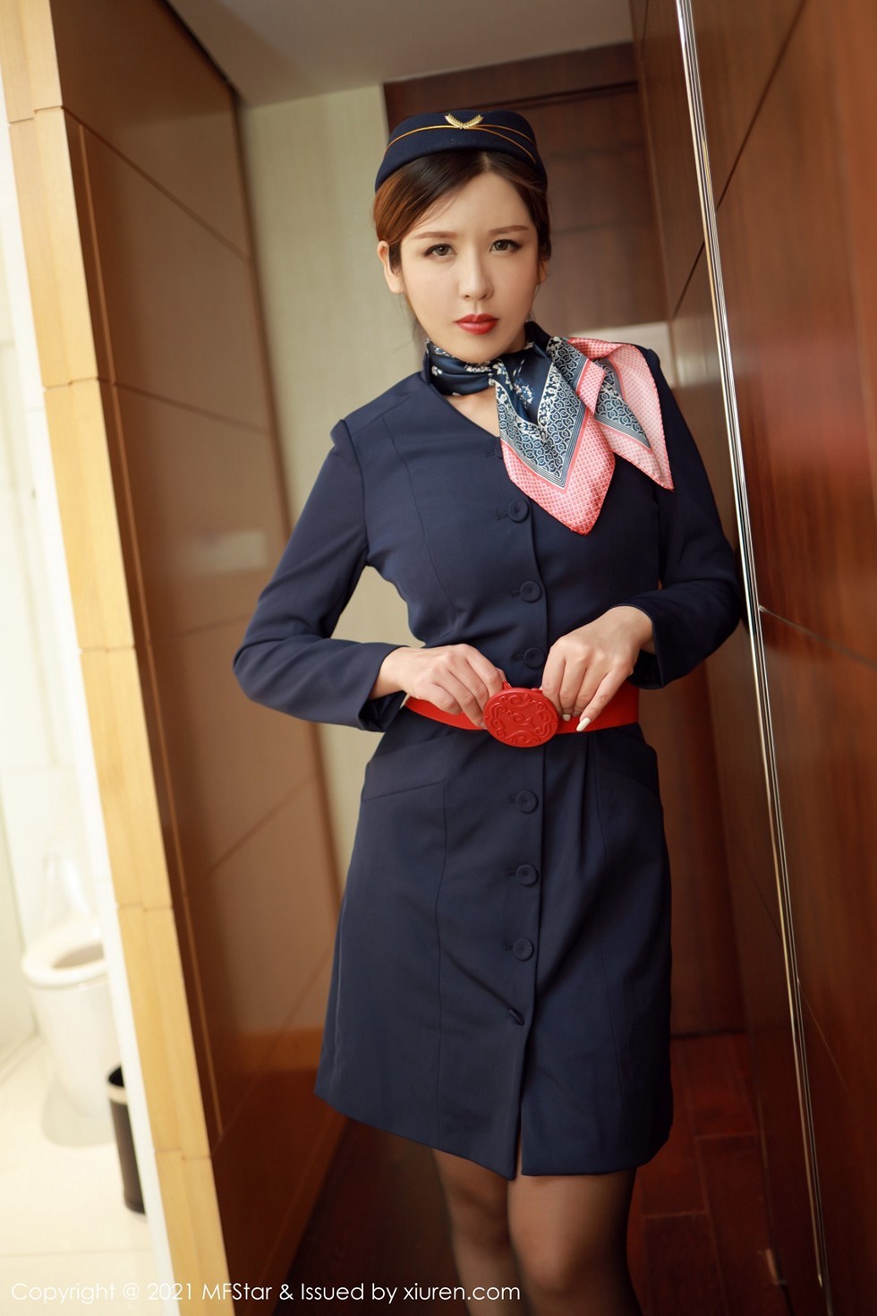 [MFStar模范学院]Vol.437_嫩模Isabelle贵贵空乘职业制服主题露开档黑丝裤袜诱惑写真36P