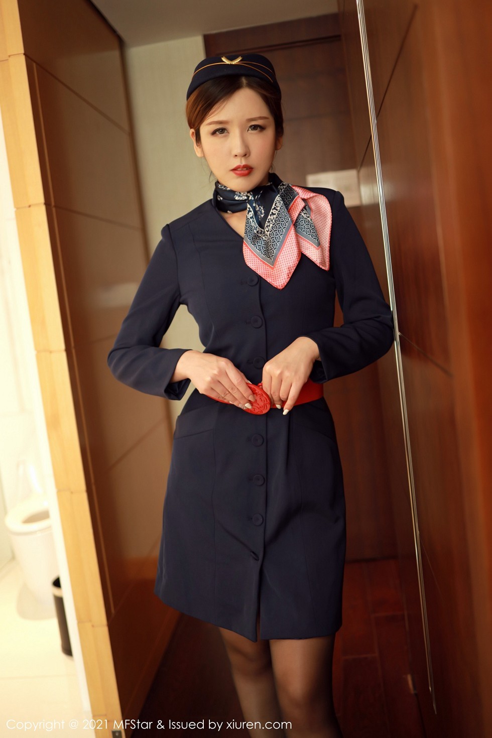 [MFStar模范学院]Vol.437_嫩模Isabelle贵贵空乘职业制服主题露开档黑丝裤袜诱惑写真36P