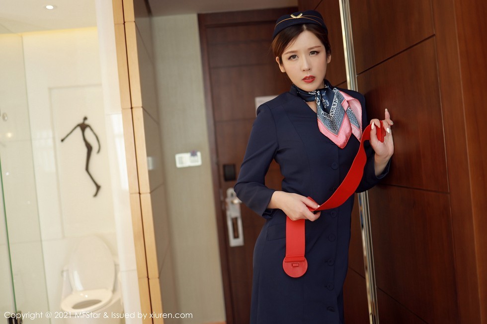 [MFStar模范学院]Vol.437_嫩模Isabelle贵贵空乘职业制服主题露开档黑丝裤袜诱惑写真36P