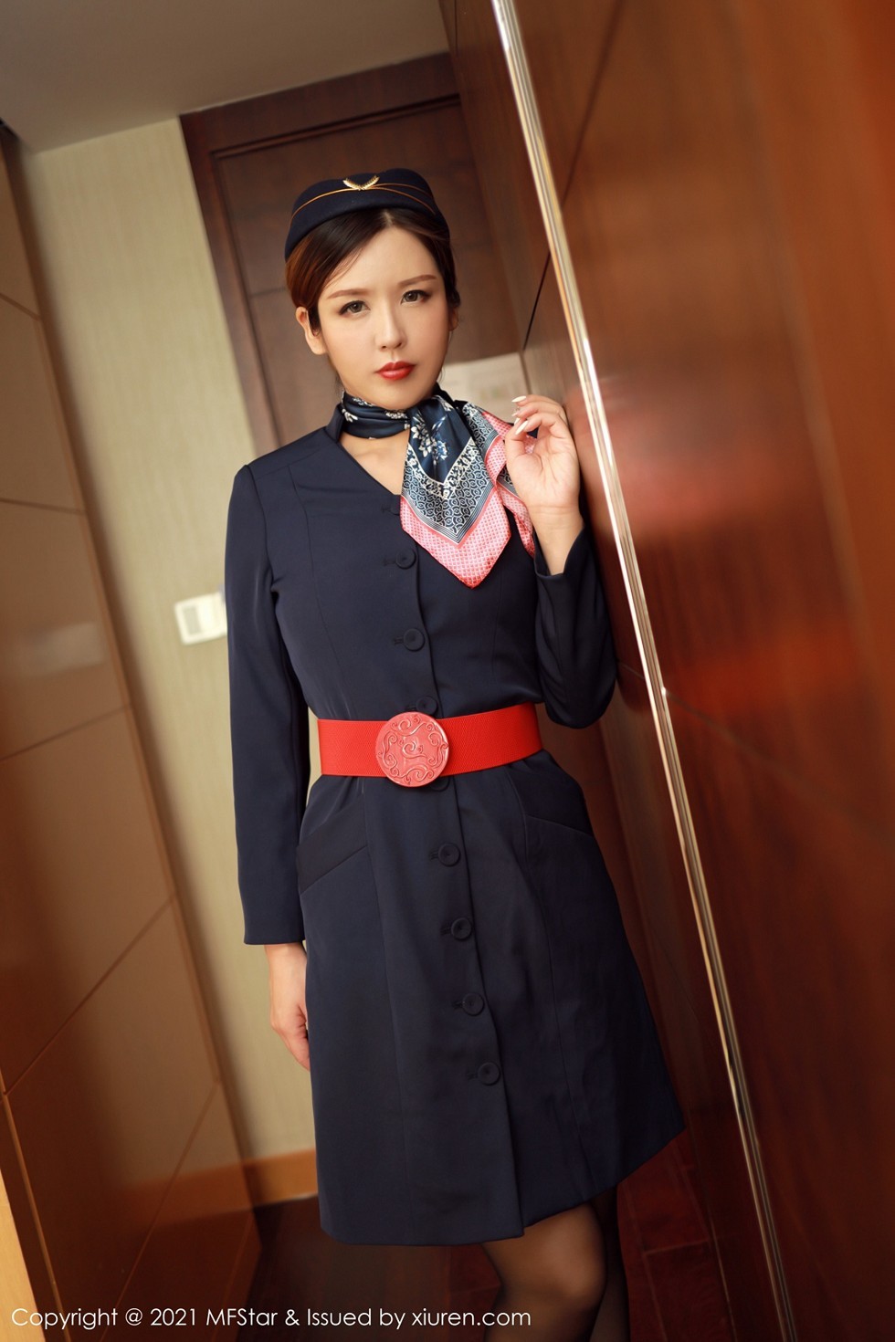 [MFStar模范学院]Vol.437_嫩模Isabelle贵贵空乘职业制服主题露开档黑丝裤袜诱惑写真36P