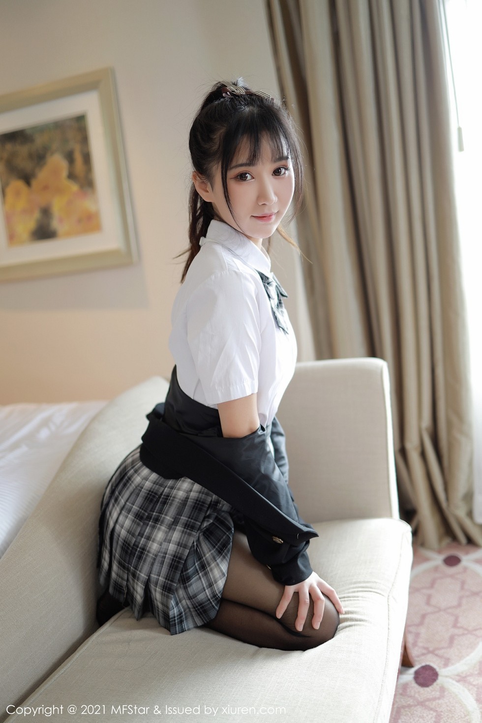 [MFStar模范学院]Vol.439_嫩模小果冻儿格子JK制服主题露黑丝裤袜秀翘臀诱惑写真49P