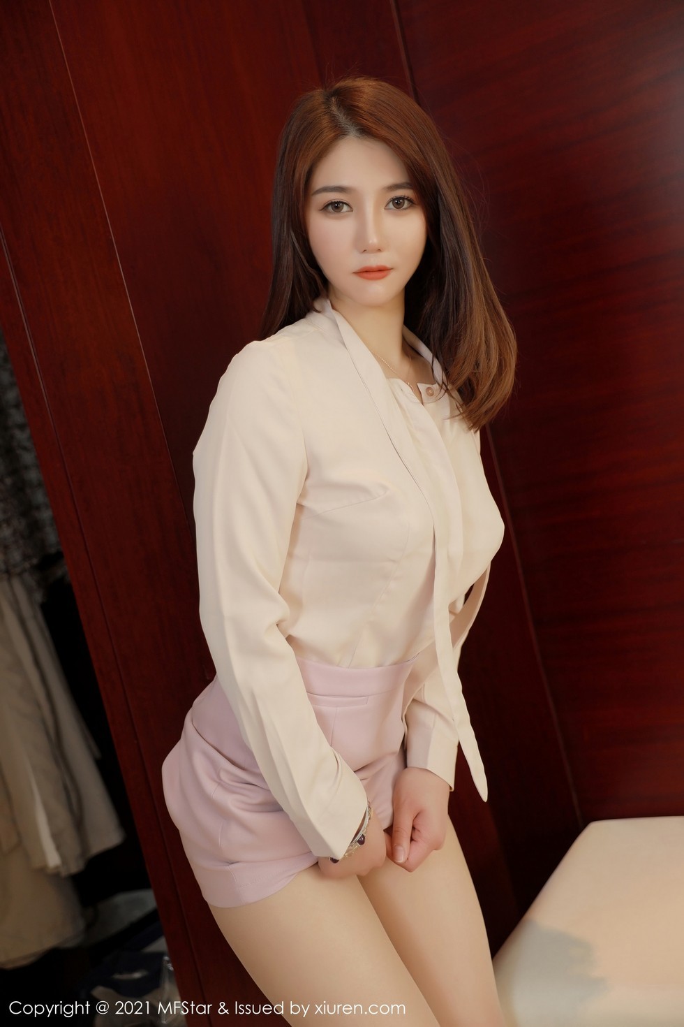 [MFStar模范学院]Vol.444_嫩模Fairy如歌脱粉色西装露性感衬衣肉丝裤袜完美诱惑写真39P