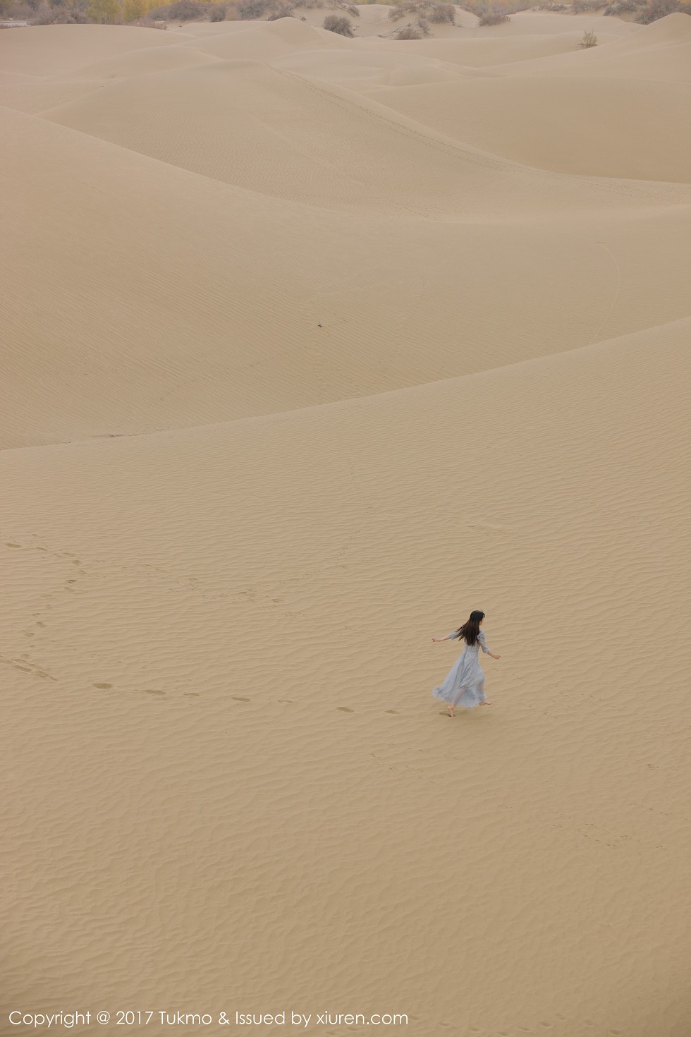 [Tukmo兔几盟]Vol.104_美女主播之应沙漠旅拍清新连身裙系列唯美迷人写真40P