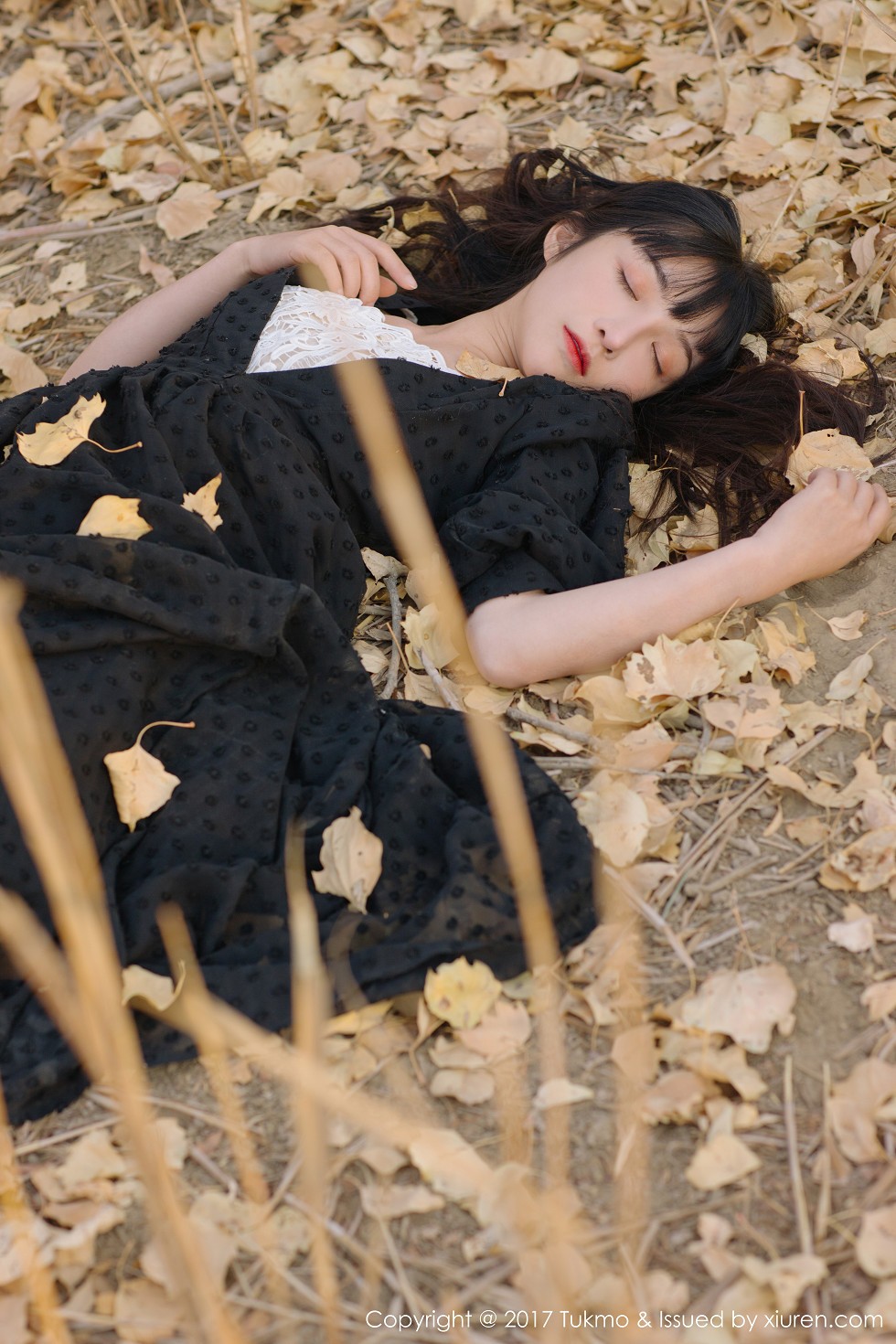 [Tukmo兔几盟]Vol.104_美女主播之应沙漠旅拍清新连身裙系列唯美迷人写真40P