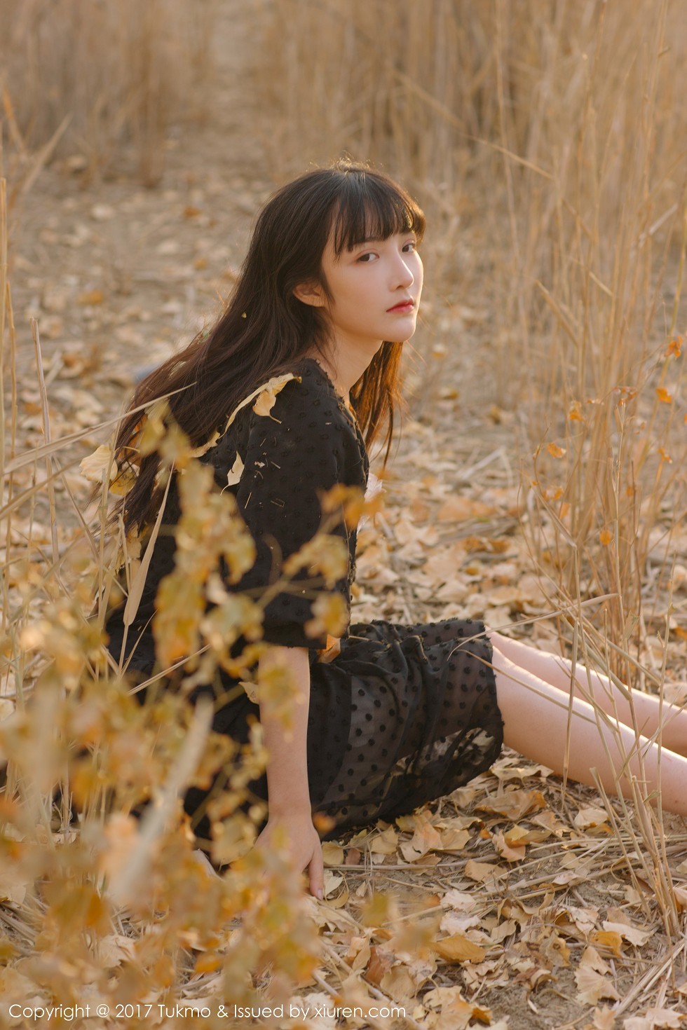 [Tukmo兔几盟]Vol.104_美女主播之应沙漠旅拍清新连身裙系列唯美迷人写真40P
