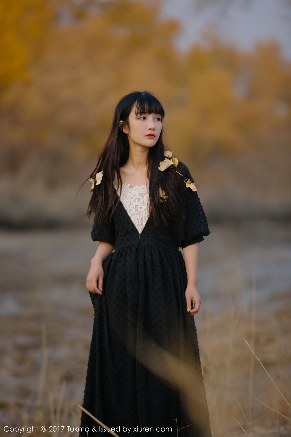 [Tukmo兔几盟]Vol.104_美女主播之应沙漠旅拍清新连身裙系列唯美迷人写真40P