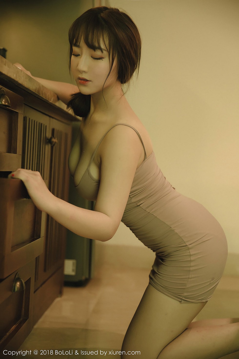 [Tukmo兔几盟]Vol.114_童颜巨乳嫩模芒果milk性感红色内衣半脱秀傲人豪乳诱惑写真39P
