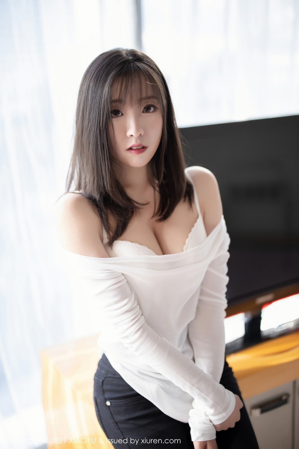 [XiaoYu画语界]Vol.458_嫩模蜜桃酱私房脱紧身牛仔裤露无内肉丝裤袜秀翘臀诱惑写真62P