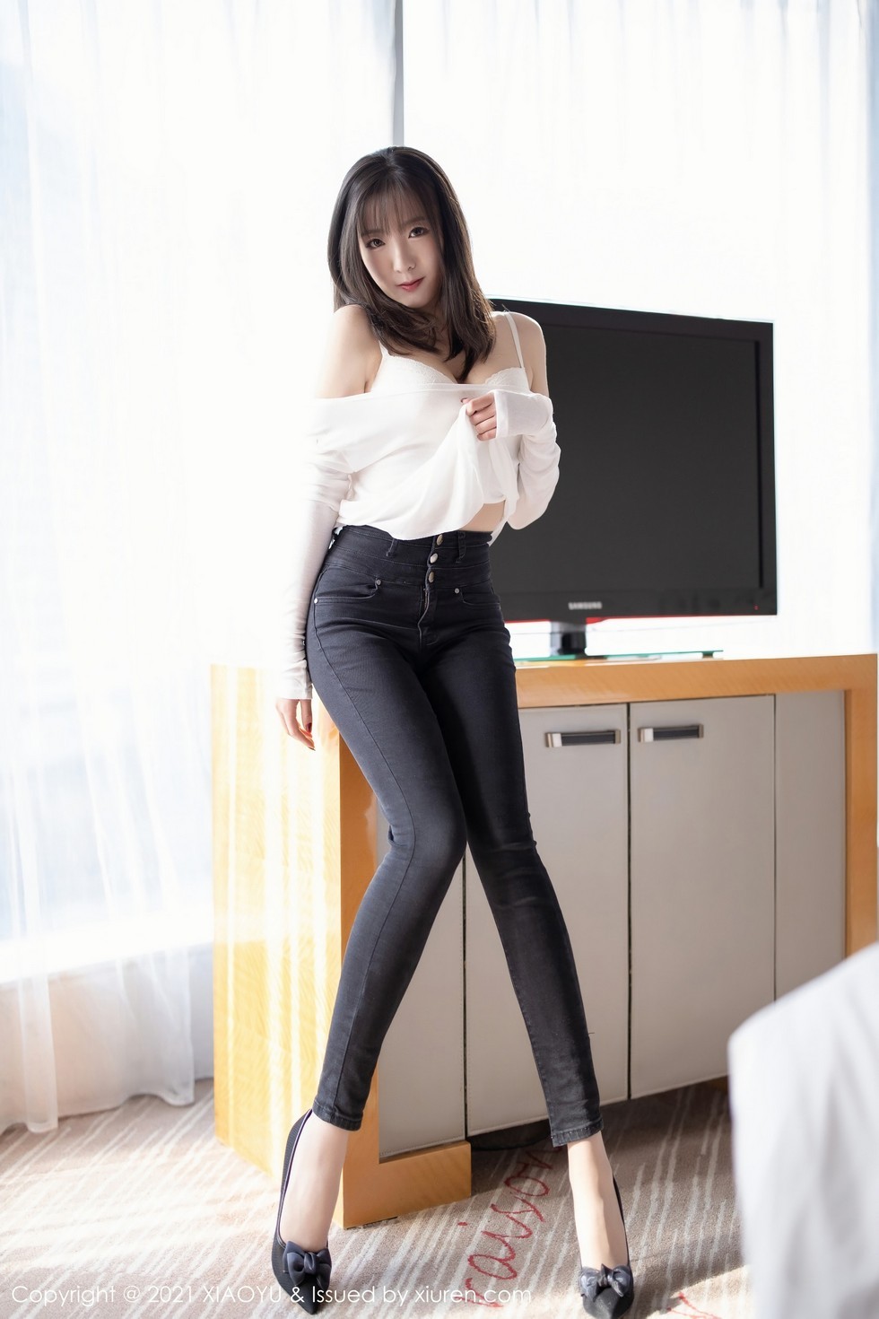 [XiaoYu画语界]Vol.458_嫩模蜜桃酱私房脱紧身牛仔裤露无内肉丝裤袜秀翘臀诱惑写真62P