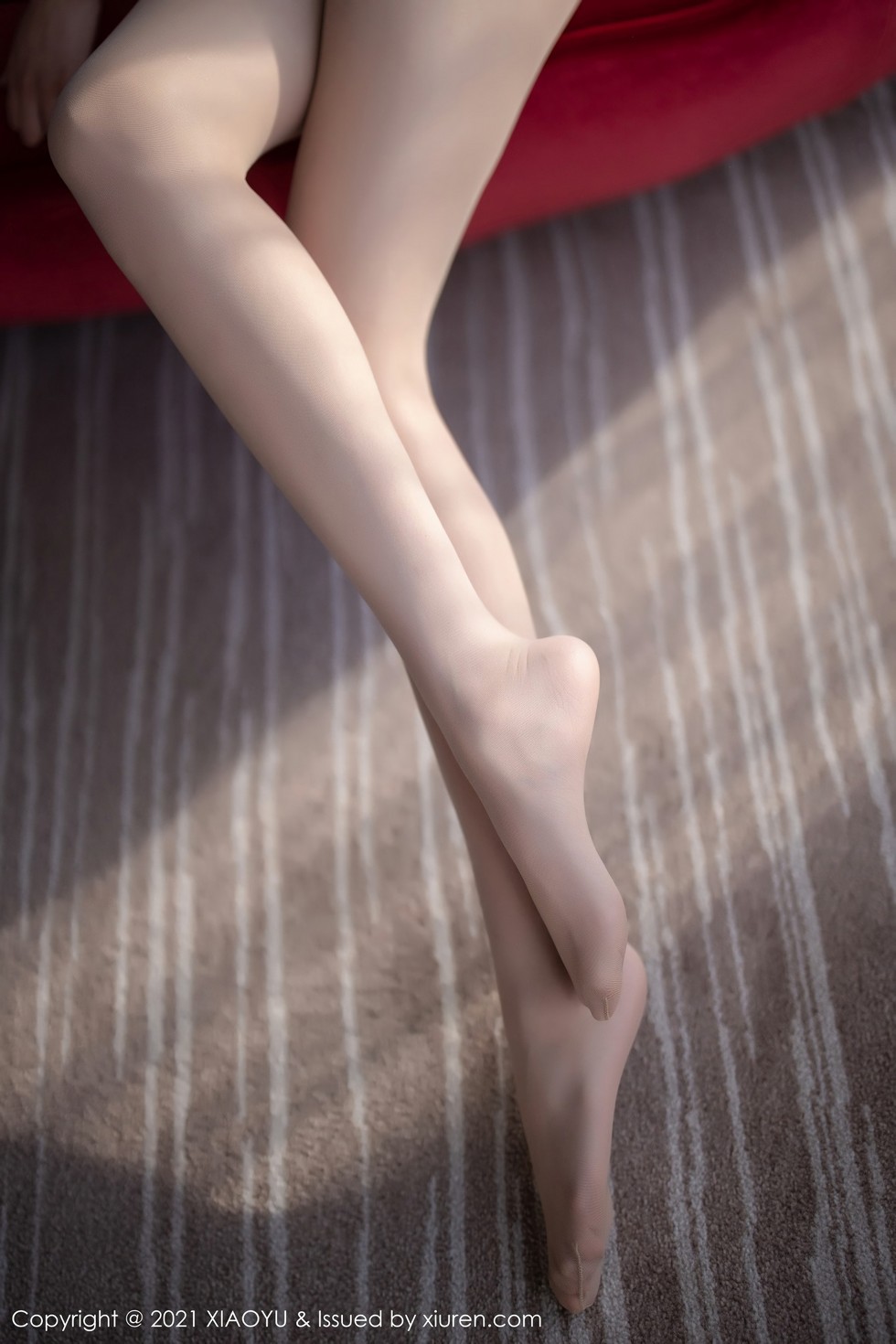 [XiaoYu画语界]Vol.458_嫩模蜜桃酱私房脱紧身牛仔裤露无内肉丝裤袜秀翘臀诱惑写真62P
