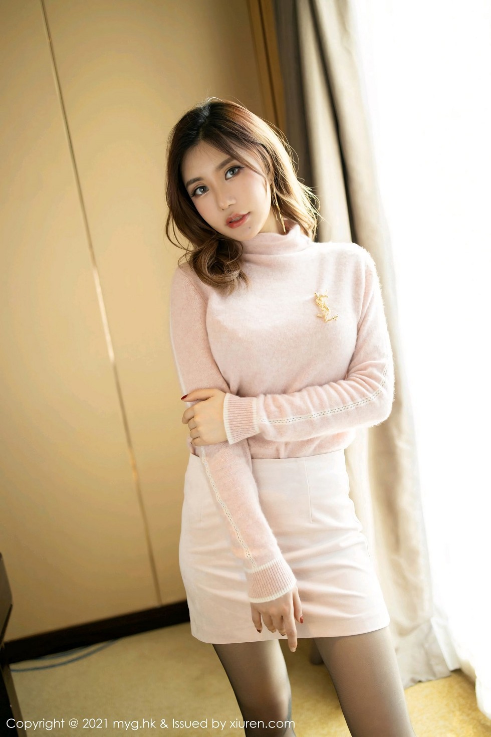 [MyGirl美媛馆]Vol.484_女神Carina梦绮私房半脱露性感内衣配开档黑丝裤袜诱惑写真82P