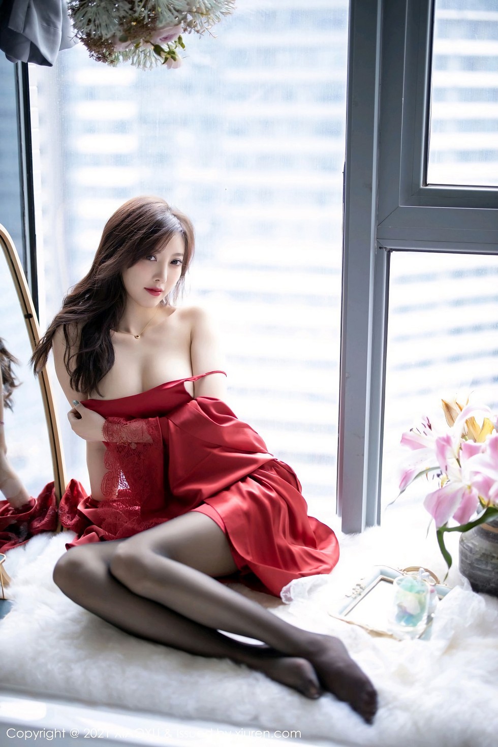 [XiaoYu画语界]Vol.460_女神杨晨晨sugar红色蕾丝外衣配超薄黑丝裤袜秀翘臀诱惑写真71P