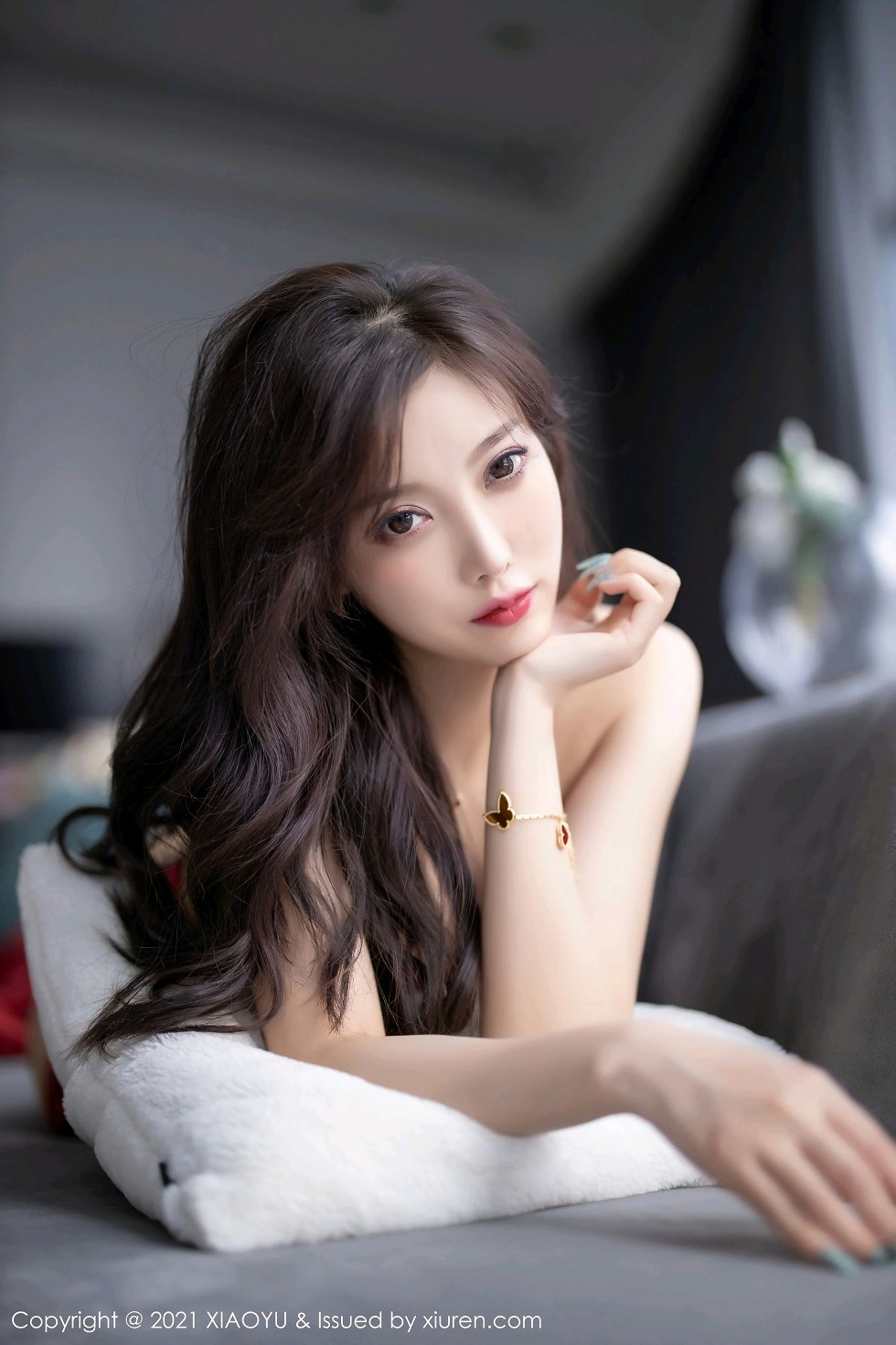 [XiaoYu画语界]Vol.460_女神杨晨晨sugar红色蕾丝外衣配超薄黑丝裤袜秀翘臀诱惑写真71P