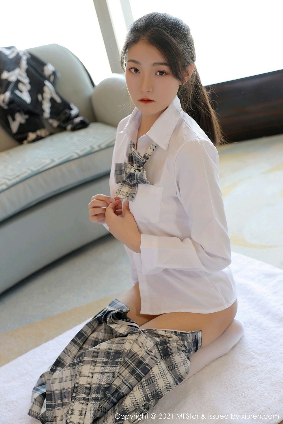 [MFStar模范学院]Vol.448_嫩模Laura苏雨彤清纯格子JK制服半脱露性感内衣诱惑写真40P