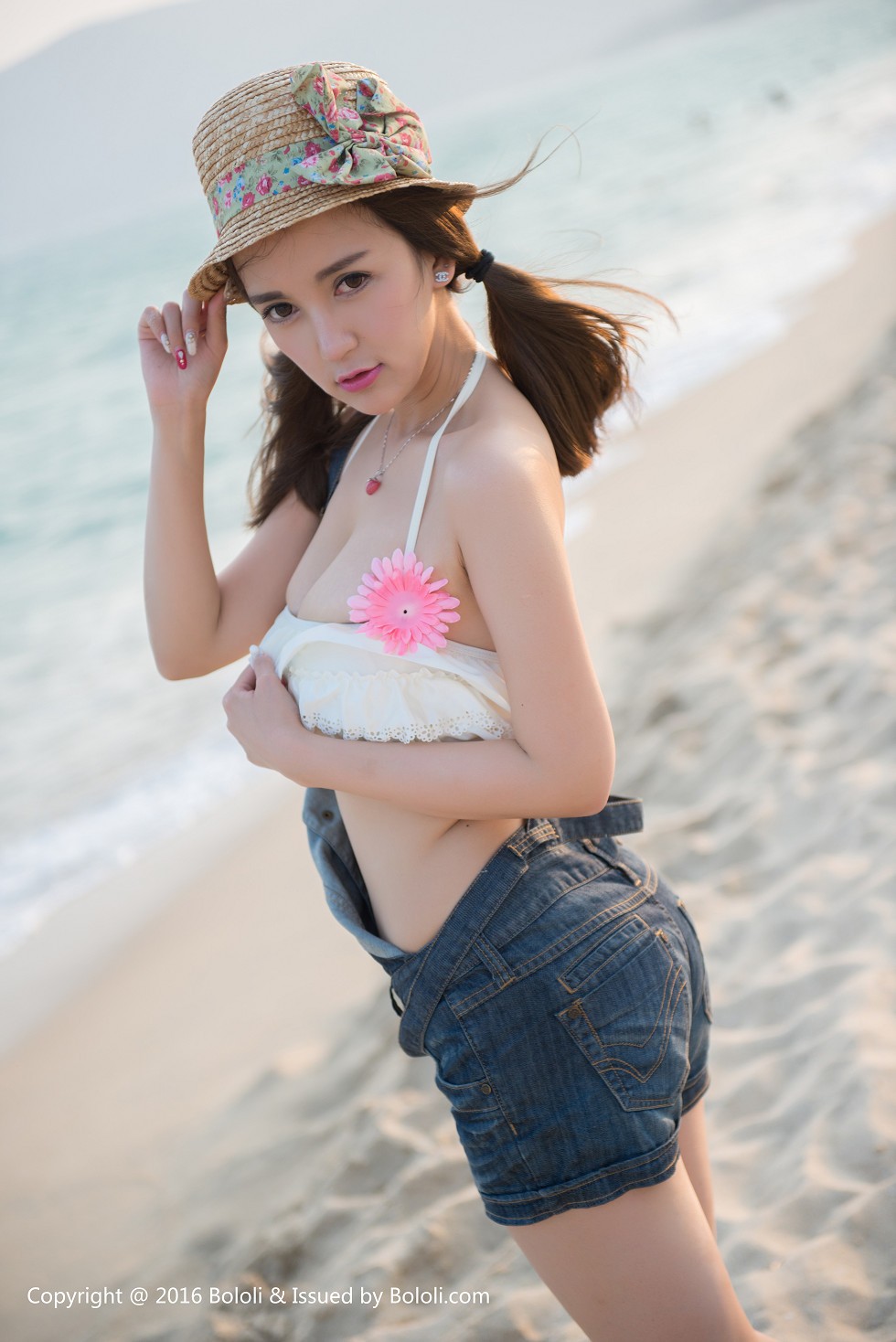 [BoLoli波萝社新刊]Vol.116_嫩模小潘鼠牛仔热裤加紫色内衣秀完美身材诱惑写真40P