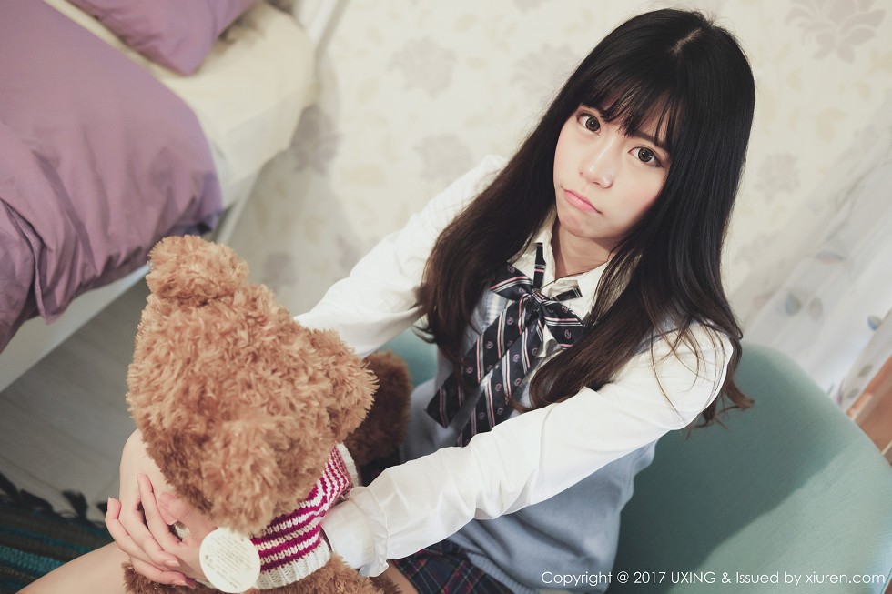 [UXING优星馆]Vol.048_嫩模Yo酱居家学生装+白色蕾丝袜清爽美萝莉性感写真32P