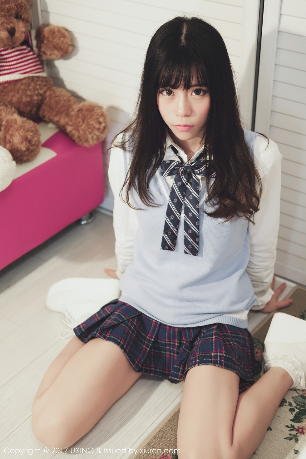 [UXING优星馆]Vol.048_嫩模Yo酱居家学生装+白色蕾丝袜清爽美萝莉性感写真32P
