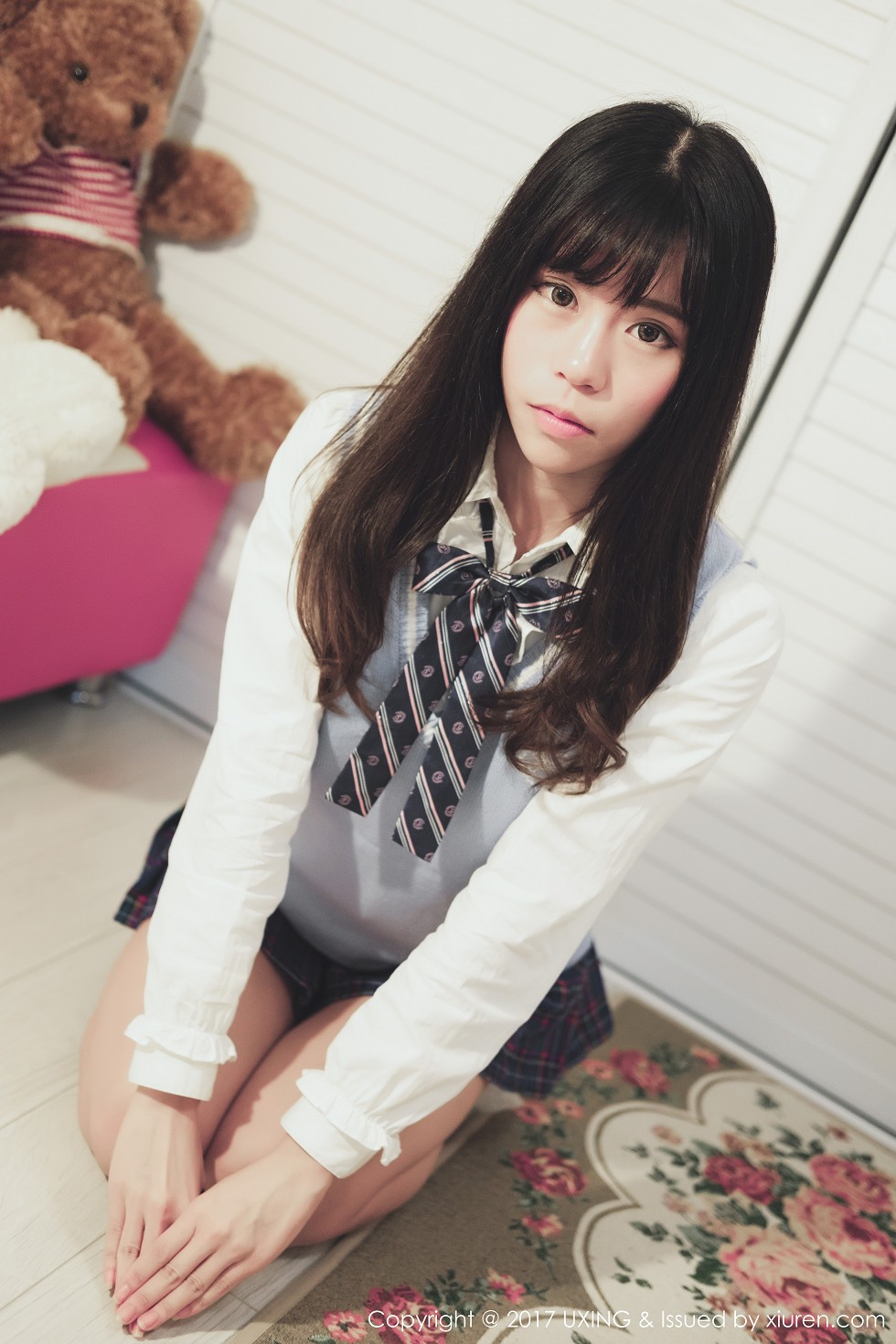 [UXING优星馆]Vol.048_嫩模Yo酱居家学生装+白色蕾丝袜清爽美萝莉性感写真32P