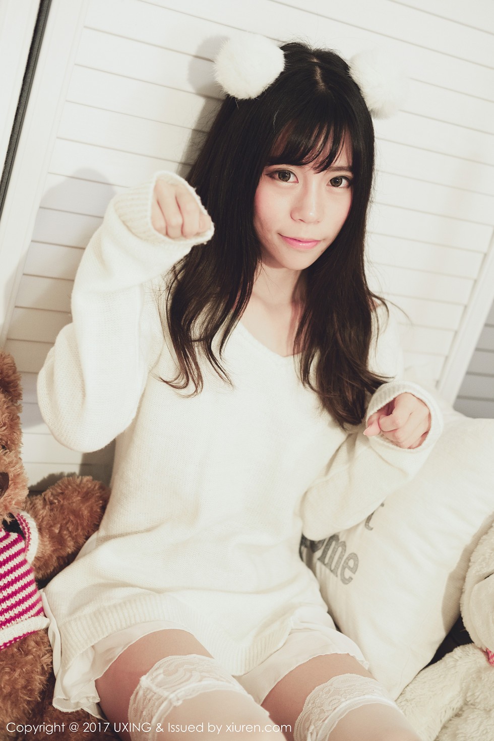 [UXING优星馆]Vol.048_嫩模Yo酱居家学生装+白色蕾丝袜清爽美萝莉性感写真32P