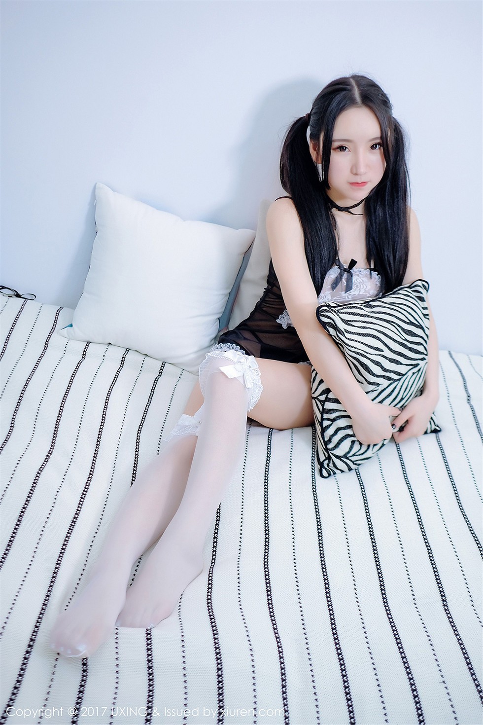 [UXING优星馆]Vol.055_嫩模周于希dummy私房蕾丝女仆装+超薄紧身透视衣诱惑写真43P