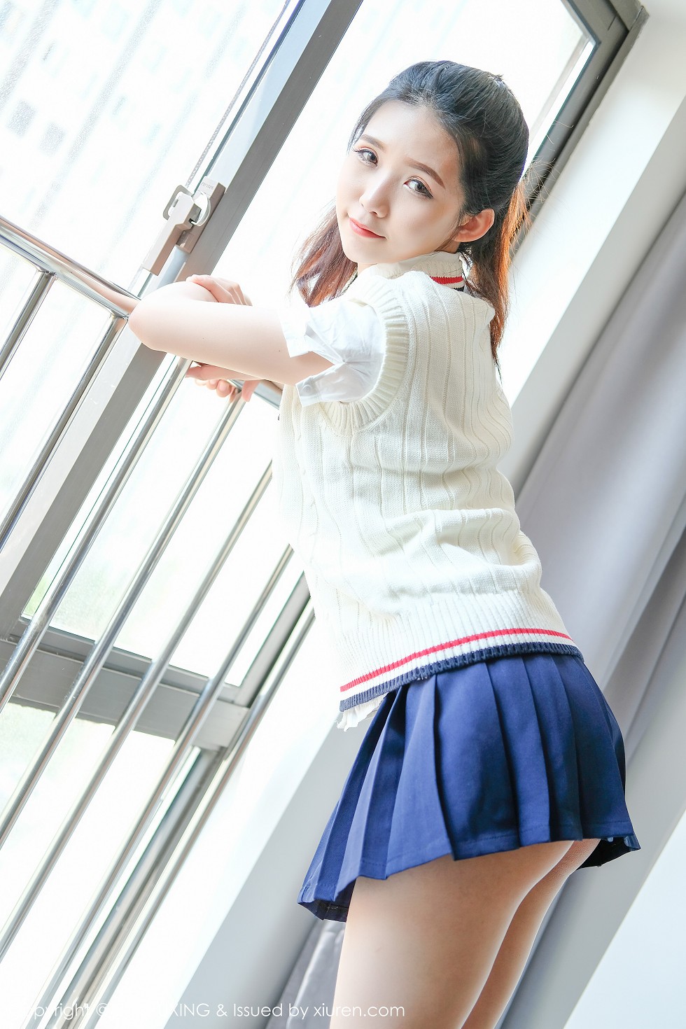 [UXING优星馆]Vol.056_嫩模可爱的小叶子清纯学生装+居家性感内衣秀美胸写真38P