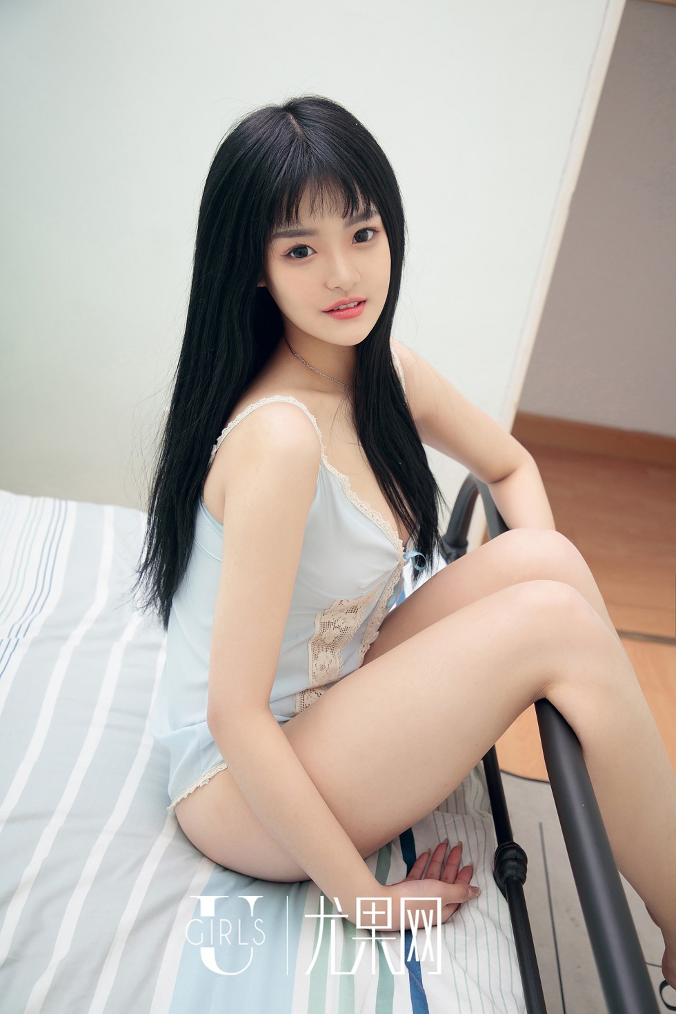 [Ugirls尤果网]U413_嫩模桃子清纯学生装+私房粉色睡衣秀完美身材豪乳诱惑写真65P