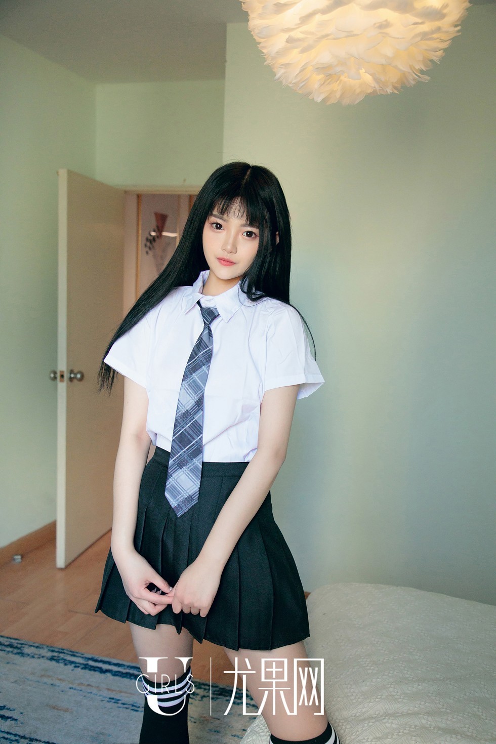 [Ugirls尤果网]U413_嫩模桃子清纯学生装+私房粉色睡衣秀完美身材豪乳诱惑写真65P