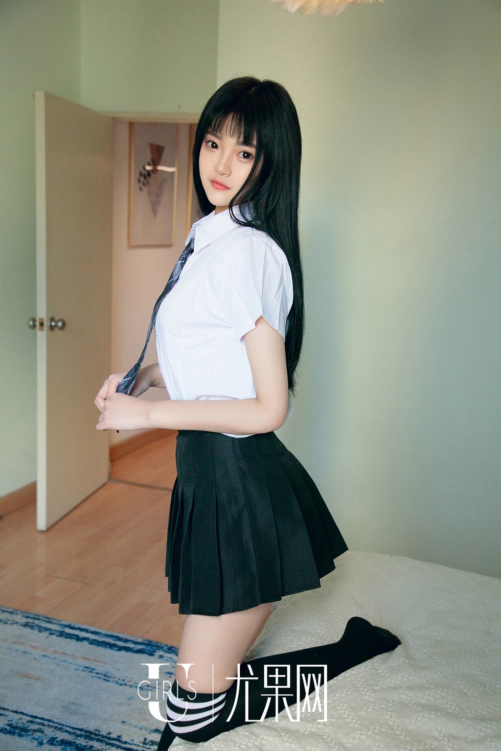 [Ugirls尤果网]U413_嫩模桃子清纯学生装+私房粉色睡衣秀完美身材豪乳诱惑写真65P