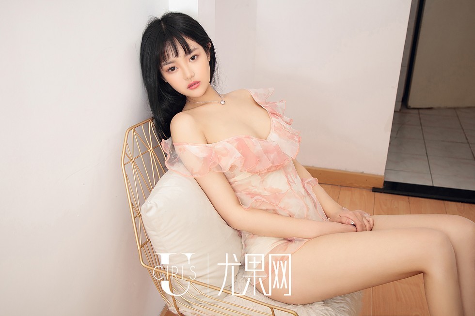 [Ugirls尤果网]U413_嫩模桃子清纯学生装+私房粉色睡衣秀完美身材豪乳诱惑写真65P