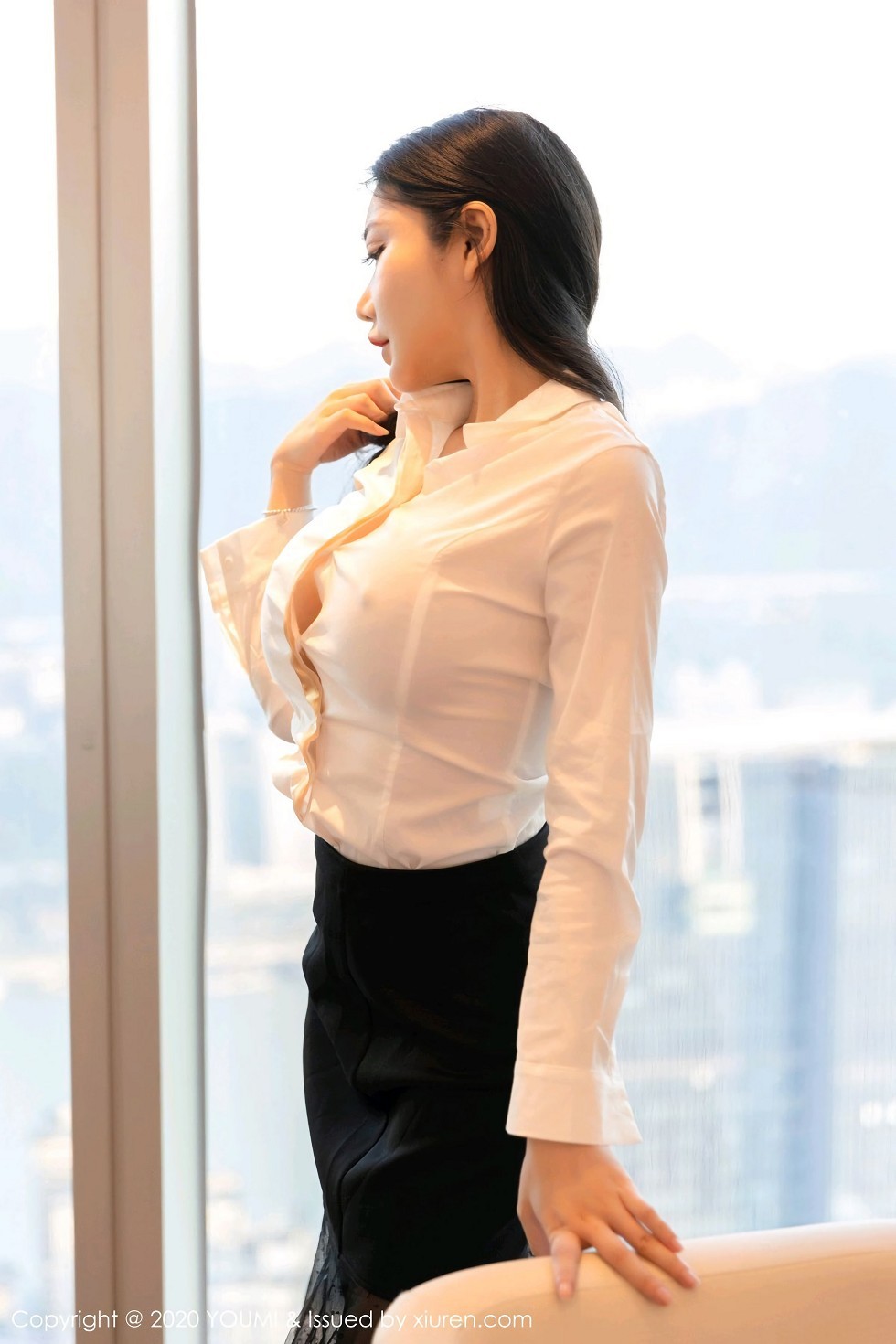 [YouMi尤蜜荟]Vol.579_女神心妍小公主职业OL装扮主题无内黑丝裤袜秀翘臀诱惑写真60P