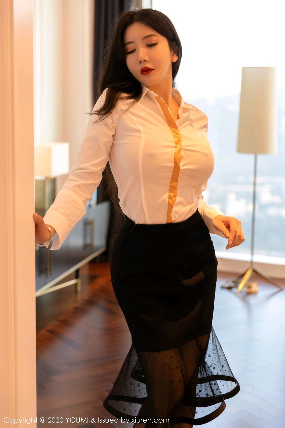[YouMi尤蜜荟]Vol.579_女神心妍小公主职业OL装扮主题无内黑丝裤袜秀翘臀诱惑写真60P