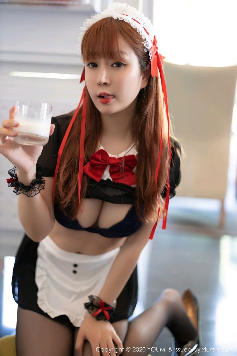 [YouMi尤蜜荟]Vol.581_女神王雨纯三亚旅拍黑色女仆装配黑丝裤袜半脱撩人诱惑写真54P