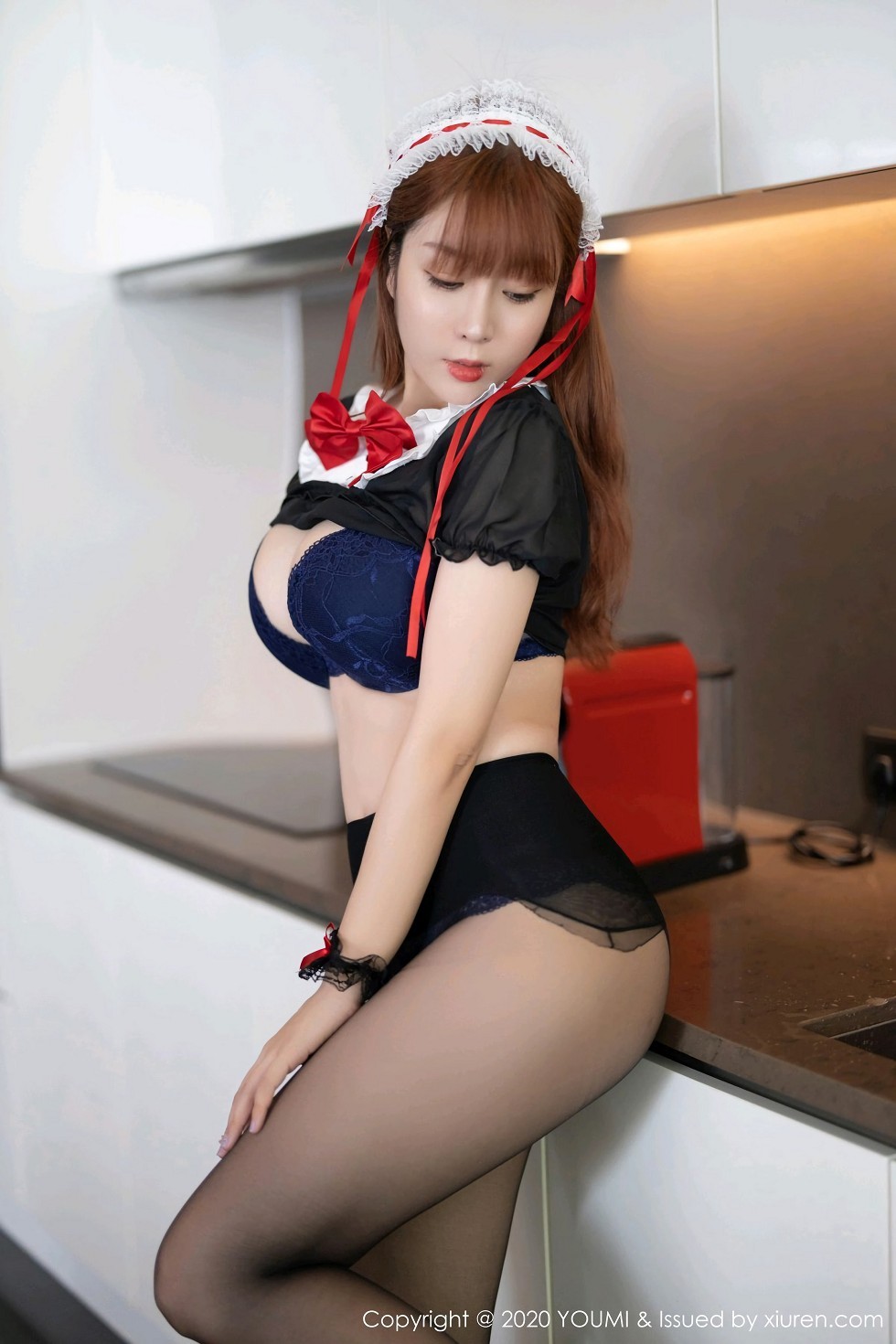 [YouMi尤蜜荟]Vol.581_女神王雨纯三亚旅拍黑色女仆装配黑丝裤袜半脱撩人诱惑写真54P