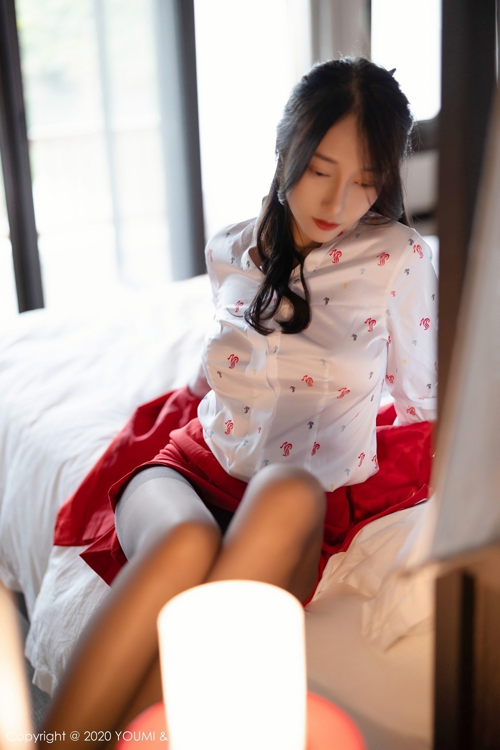 [YouMi尤蜜荟]Vol.582_美人玥儿玥er杭州旅拍红色空乘制服半脱秀火辣身材诱惑写真95P