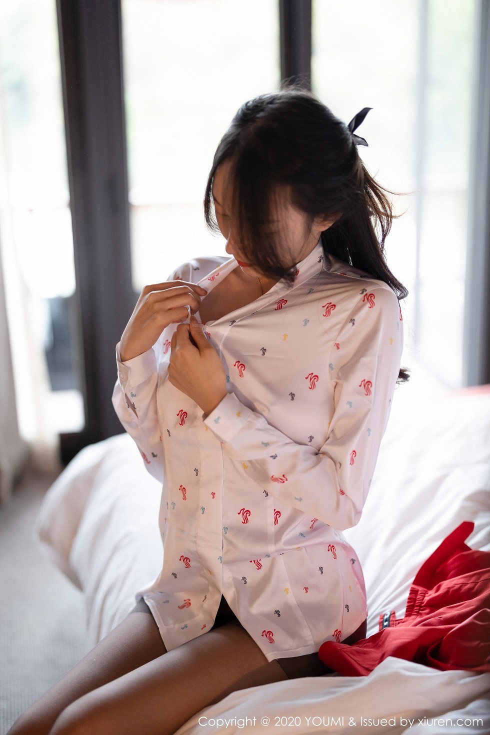 [YouMi尤蜜荟]Vol.582_美人玥儿玥er杭州旅拍红色空乘制服半脱秀火辣身材诱惑写真95P