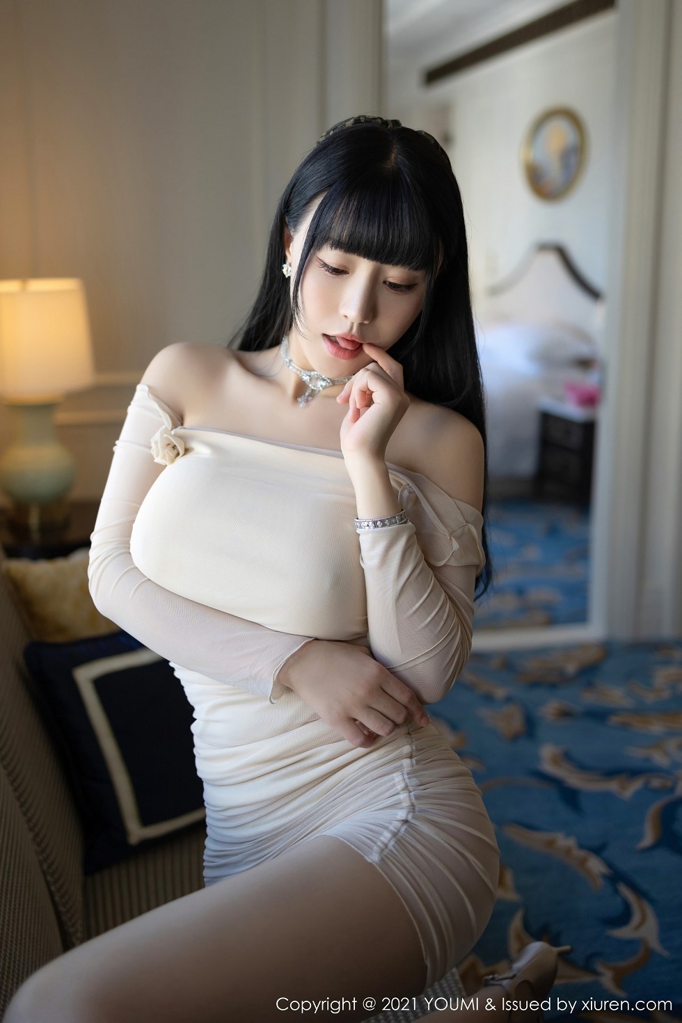 [YouMi尤蜜荟]Vol.586_女神朱可儿Flower厦门旅拍半脱秀热辣身材豪乳翘臀诱惑写真104P
