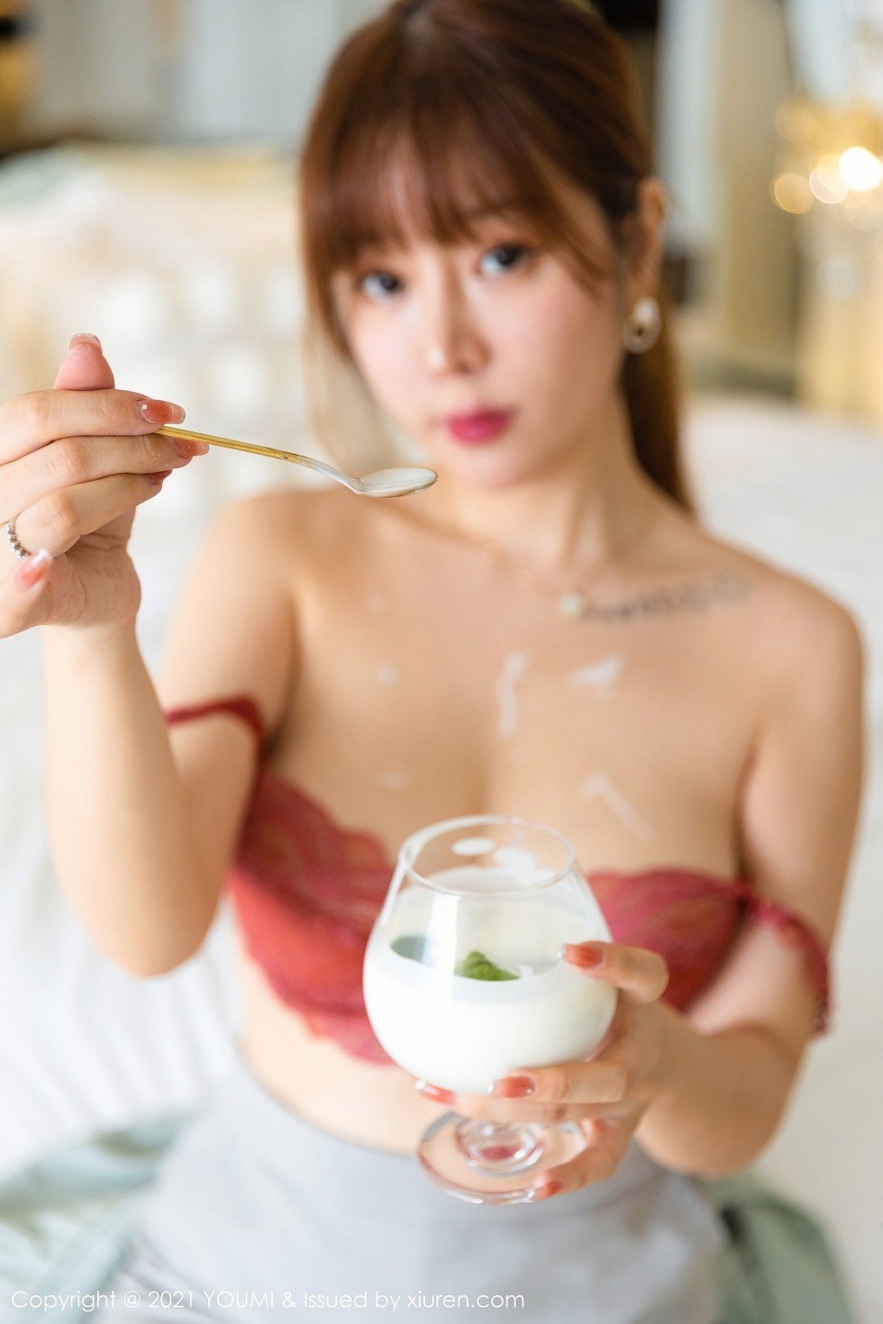 [YouMi尤蜜荟]Vol.592_女神王雨纯大理旅拍私人管家剧情床上半脱露火辣身材诱惑写真145P