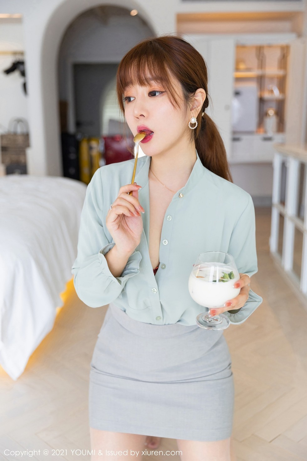 [YouMi尤蜜荟]Vol.592_女神王雨纯大理旅拍私人管家剧情床上半脱露火辣身材诱惑写真145P